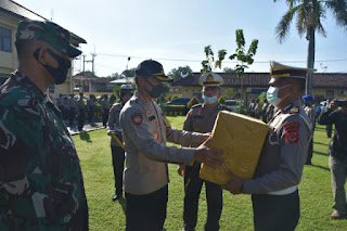 Kapolresta Cirebon Pimpin Apel Pendistribusian Paket Sembako Dalam Rangka Hari Bhayangkara Ke -74 Kapolresta Cirebon E satu.com