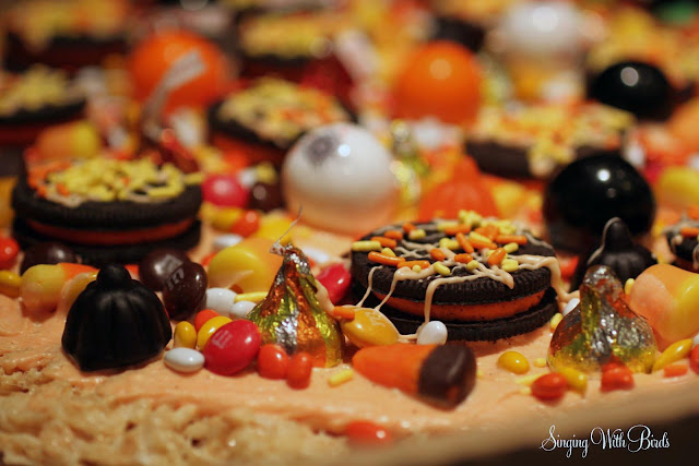 Krsipy Halloween Pizza | cheerykitchen.com