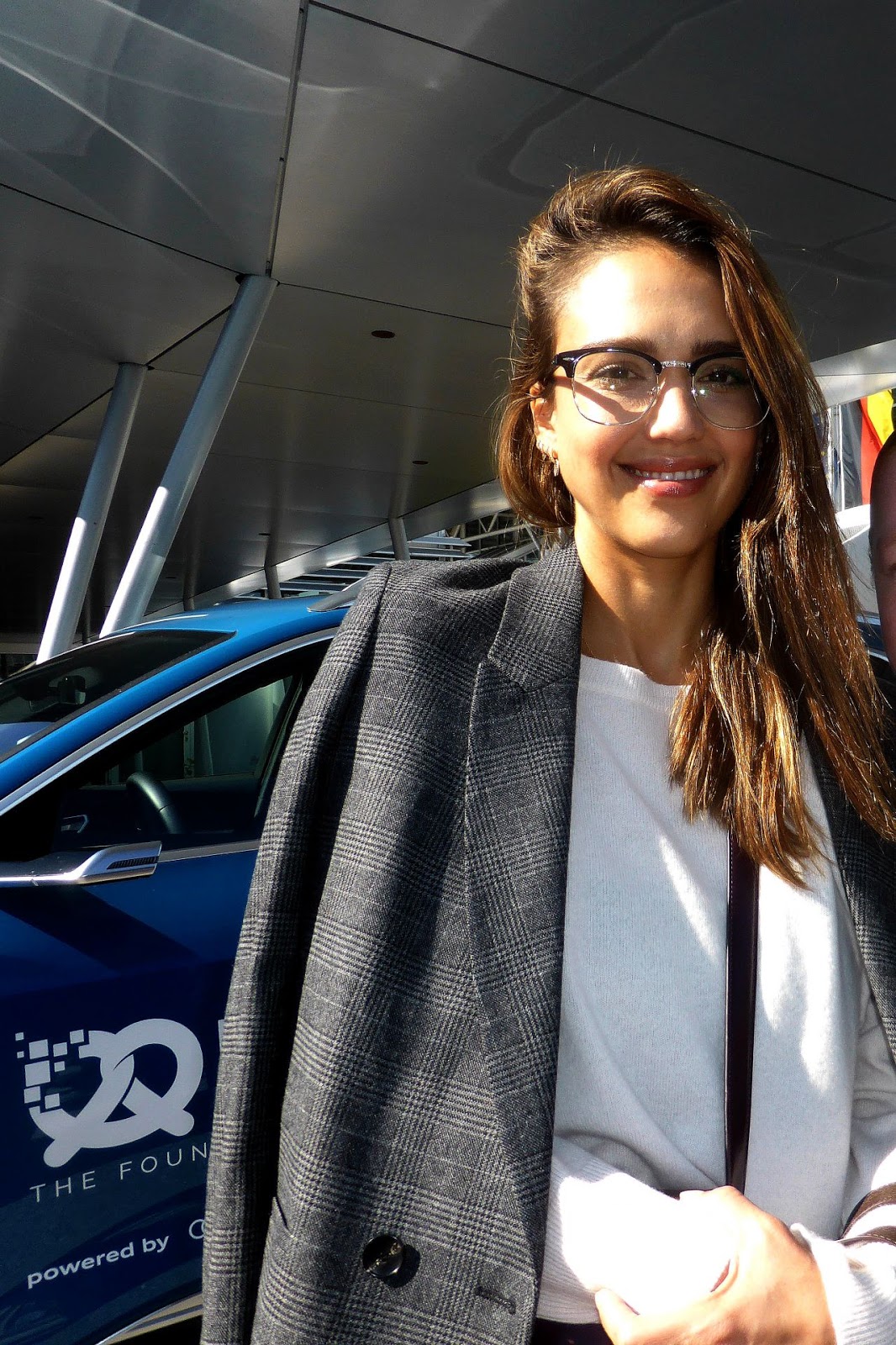 jessica alba arriving at munich airport 09 29 2019 0 0 monday september