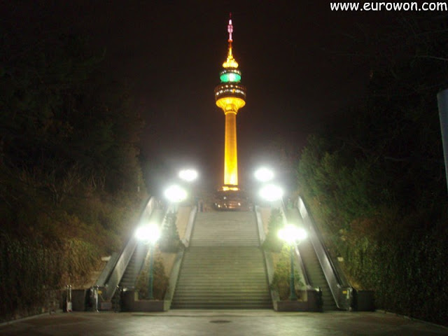Torre de Daegu de noche