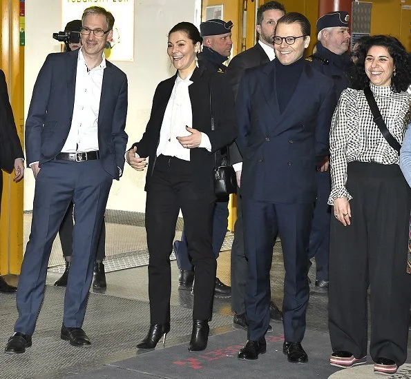 Crown Princess Victoria wore Gianvito Rossi Levy 85 ankle boots, Kreuger Jewellery Summer Feather earrings, Zara blazer