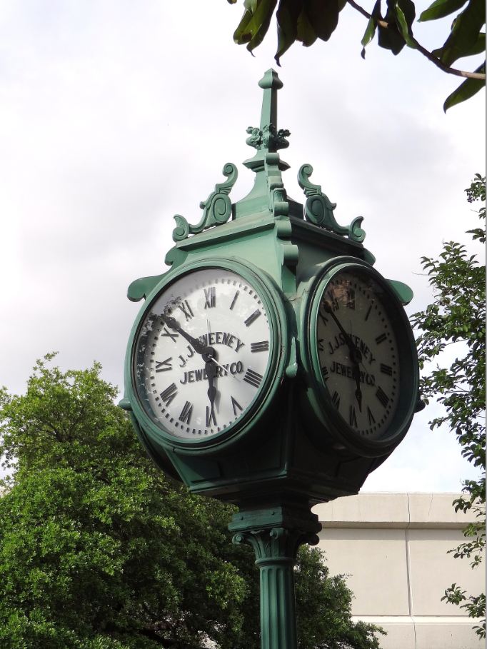 Houston in Pics: Sweeney Clock (1908) in small park at the Theater Dist