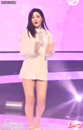 라붐에서 막내이지만 가장 섹시한 율희.gif | 인스티즈