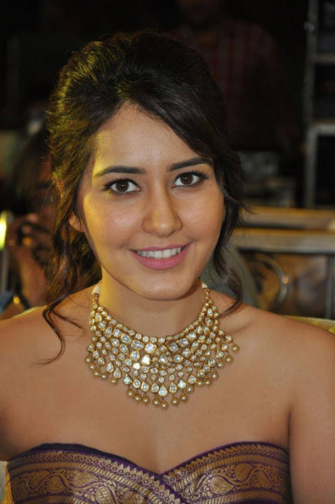 Raashi Khanna Stills At Bengal Tiger Triple Platinum Disc Function