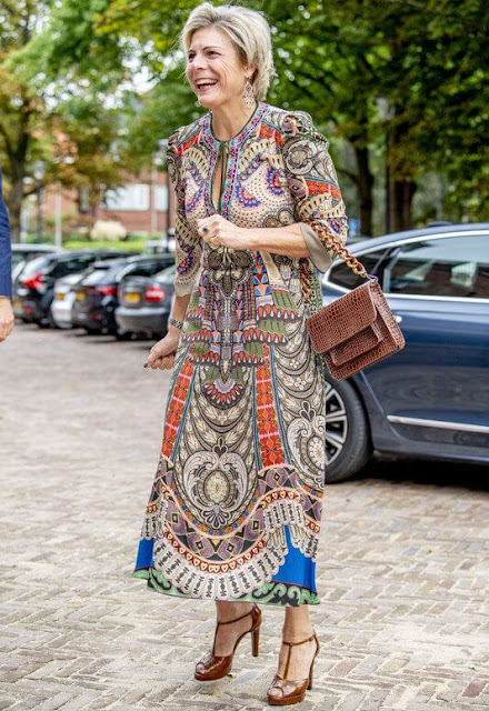 Princess Laurentien wore a free spirit print long sleeve midi dress from Etro. The school is located in the building of the Aloysius College