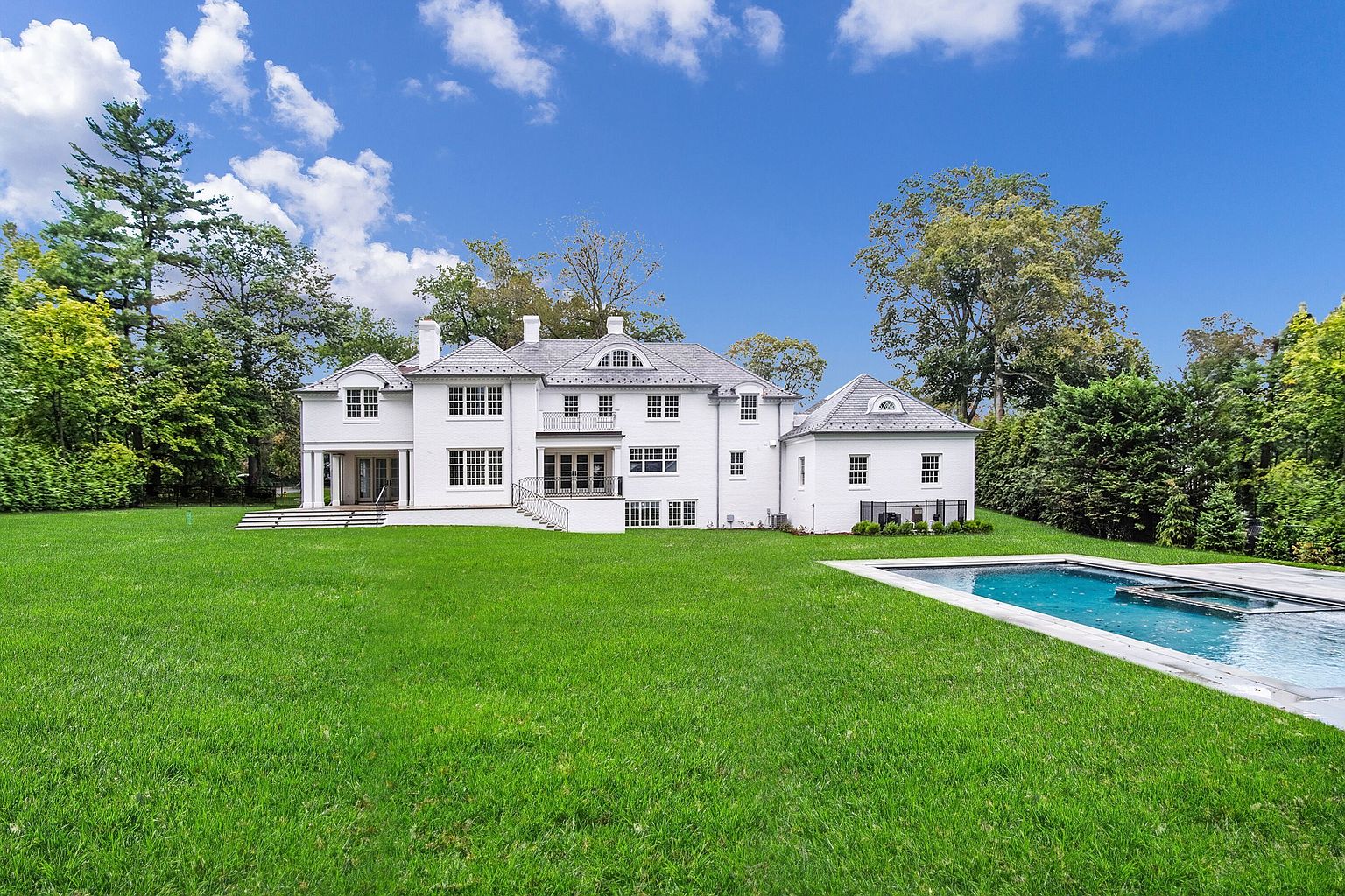 THE AMERICAN MANION 8,000 Square Foot ColonialStyle Mansion In