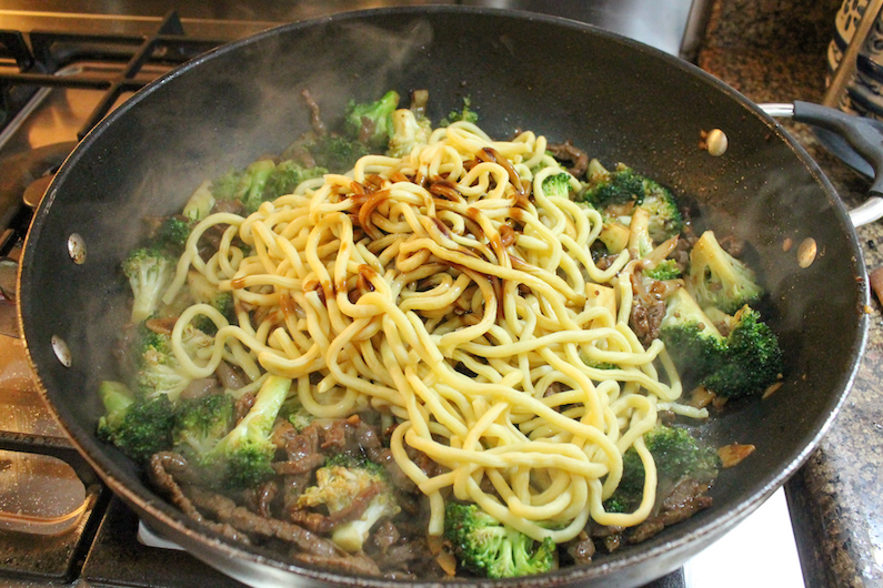 Food Lust People Love Black Pepper Beef with Broccoli and Noodles
