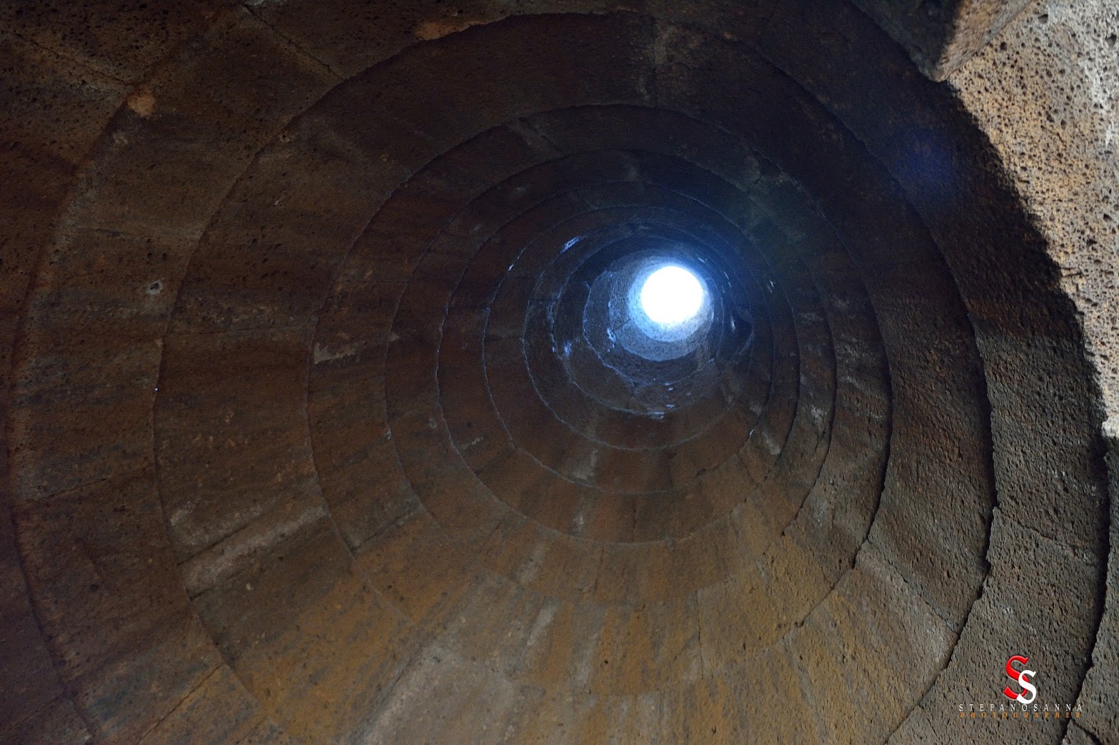 Maymoni EQUINOZIO AL POZZO SACRO NURAGICO DI SANTA CRISTINA LA