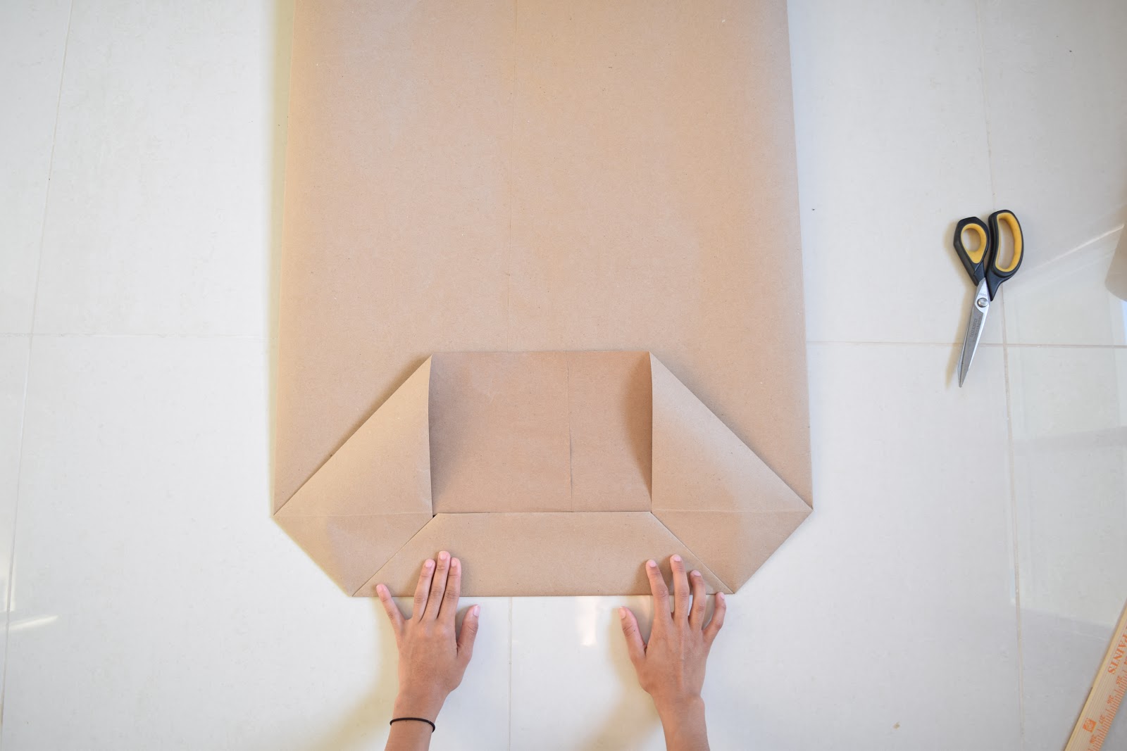 THE GUIDE GIRL DIY GIANT PAPER BAG + STYLING TIPS