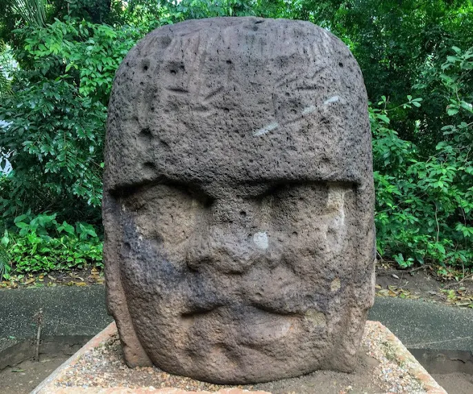 ラ・ベンタ遺跡公園（2）巨石人頭像の謎