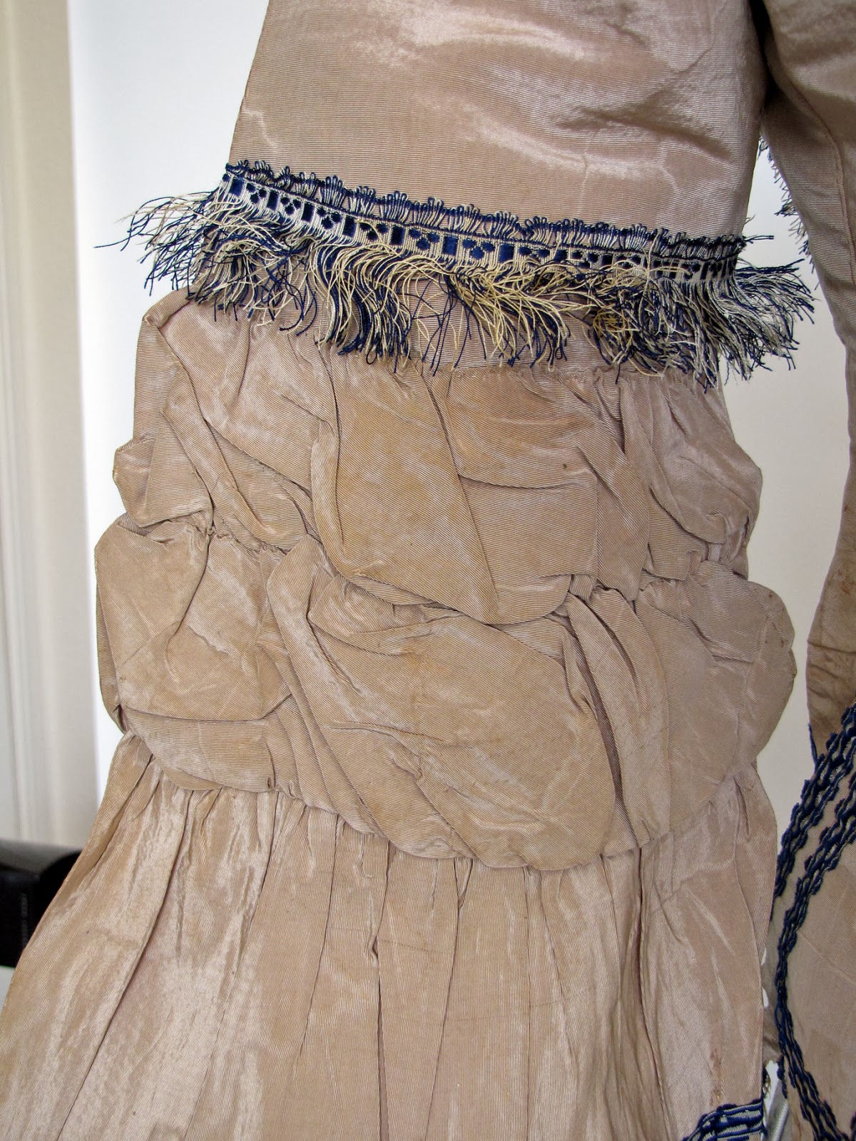 Born in 1808: Up close and personal - Early 1850s peplum bodice