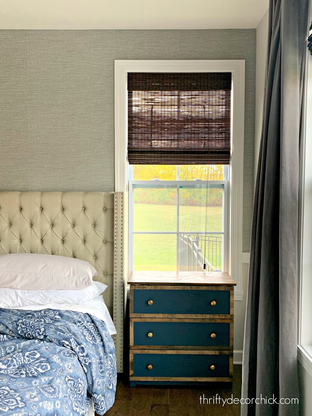 gray grasscloth wallpaper in bedroom 