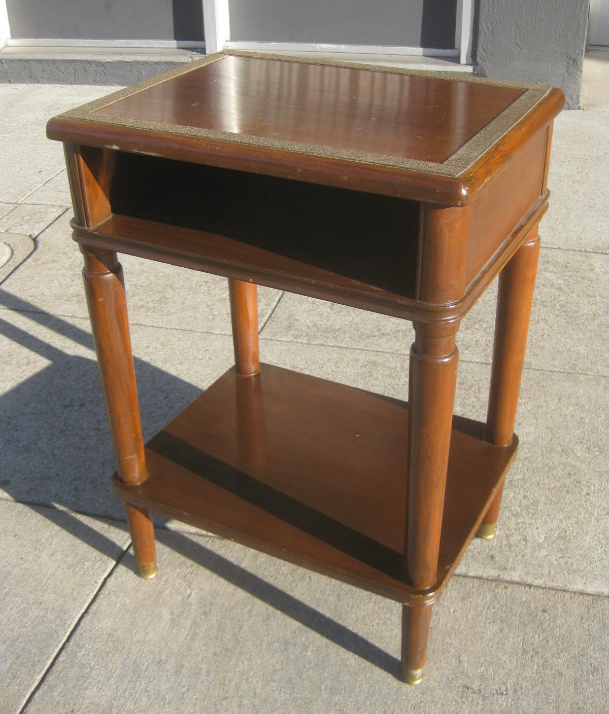 UHURU FURNITURE & COLLECTIBLES SOLD Lamp Table 35