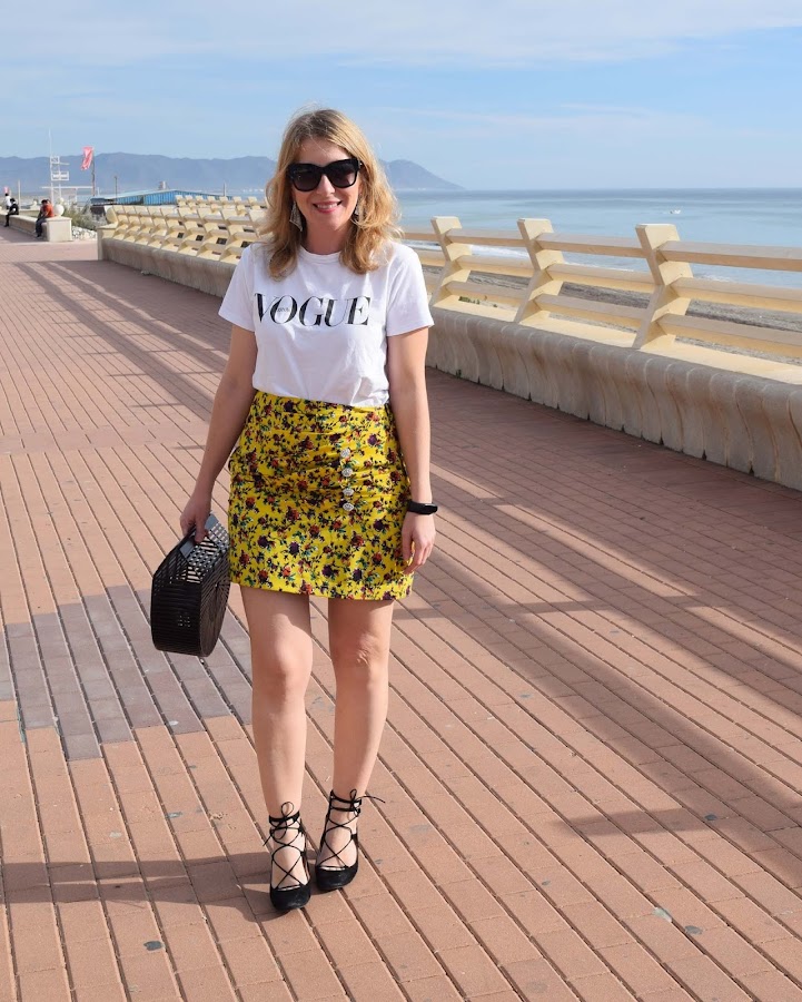 Sunny_november_skirt_biker_look