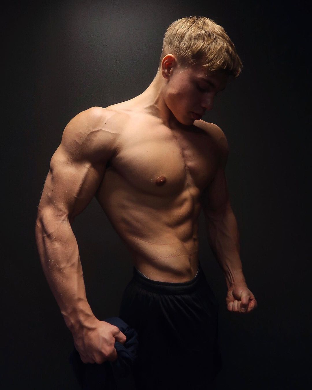sexy-young-muscular-boys-oliver-forslin-teen-bodybuilder