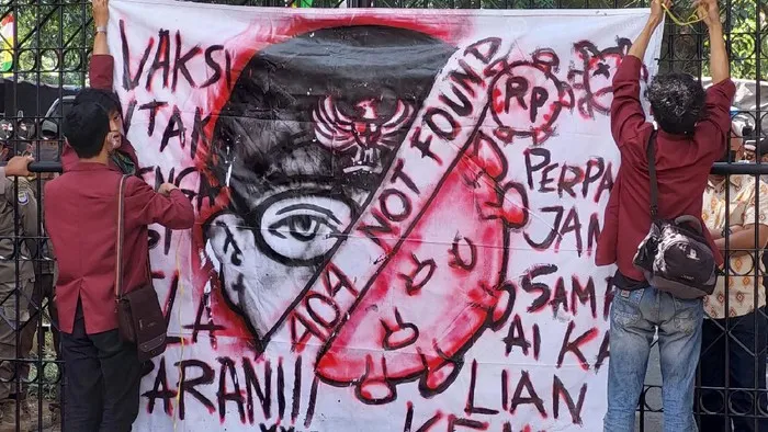 Mahasiswa Pasang Spanduk '404 Not Found' di Kantor Walkot Bandung