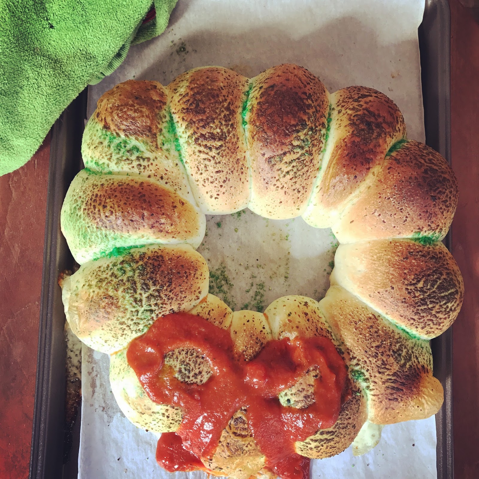BocconciniStuffed Dinner Roll Wreath