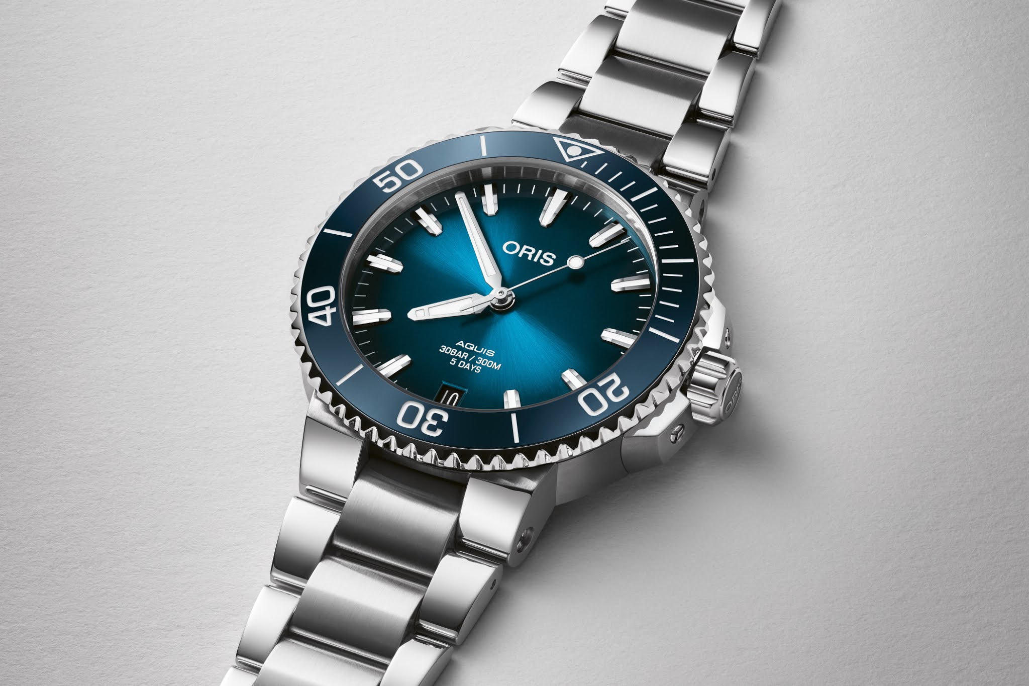 Oris's new Aquis Date Calibre 400 41.5mm ORIS%2BAquis%2BDate%2BCALIBRE%2B400%2B41MM%2B01