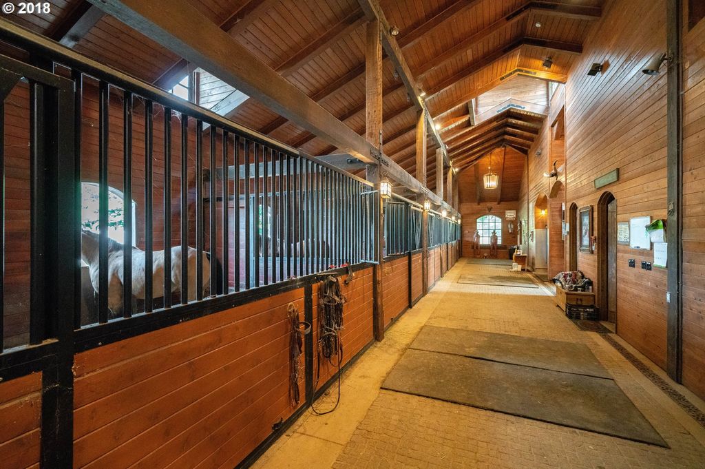 Newberg Estate Oregon [ Stable Insider ]