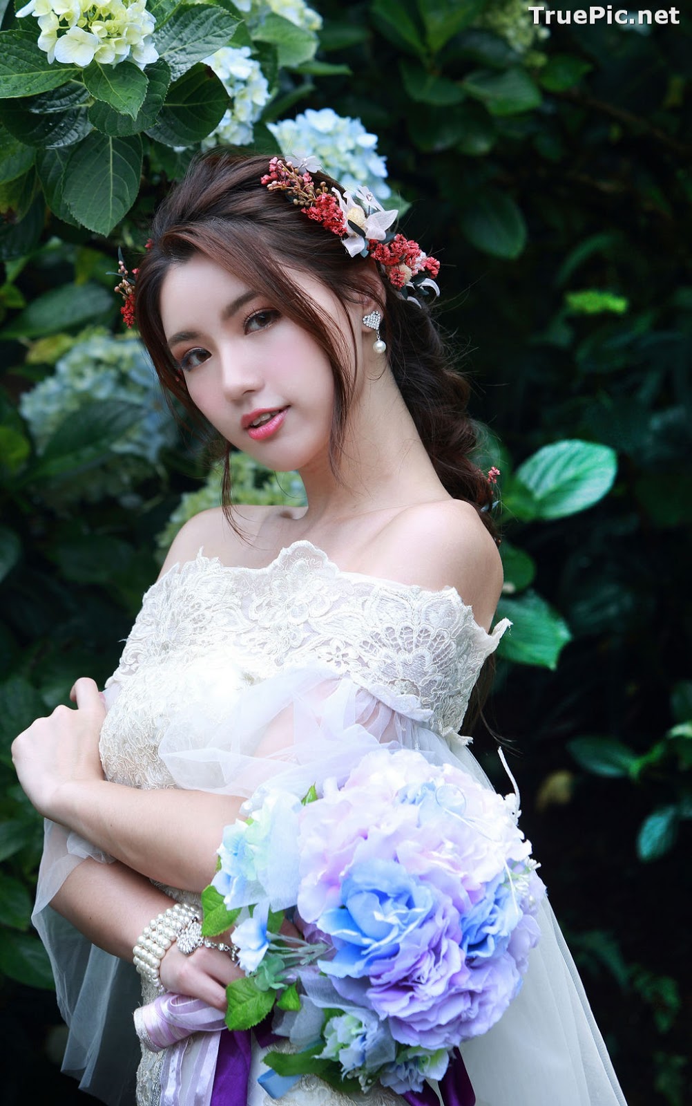 Image Taiwanese Model - 張倫甄 - Beautiful Bride and Hydrangea Flowers - TruePic.net - Picture-24