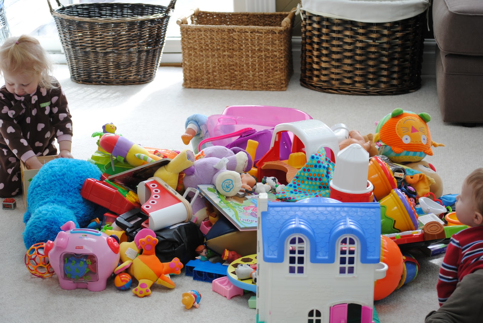 Много игрушек купить. Детские игрушки. Разные игрушки для детей. Много игрушек для детей. Игрушки для детского сада.
