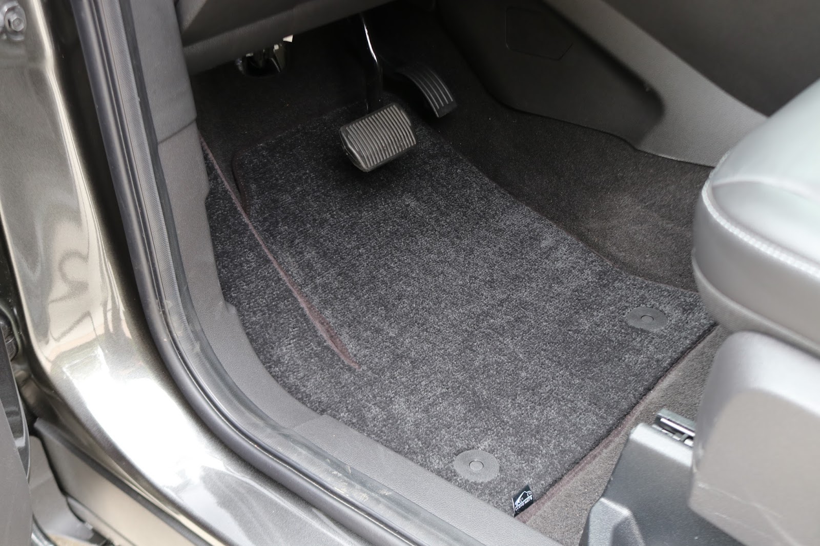 Covering Classic Cars : 2017 Ford Escape Custom Fit Vehicle Protection