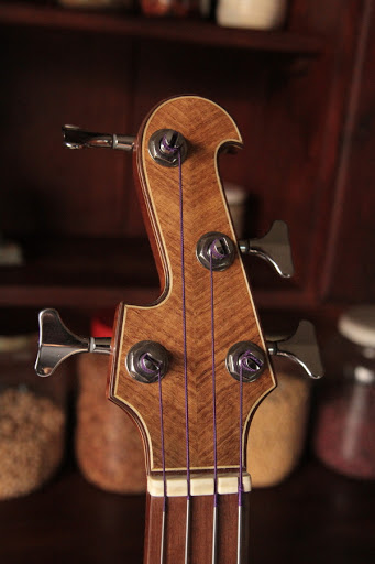 Guitarras Luiggi Luthier: Bajo Acustico Fretless / Acoustic Fretless Bass
