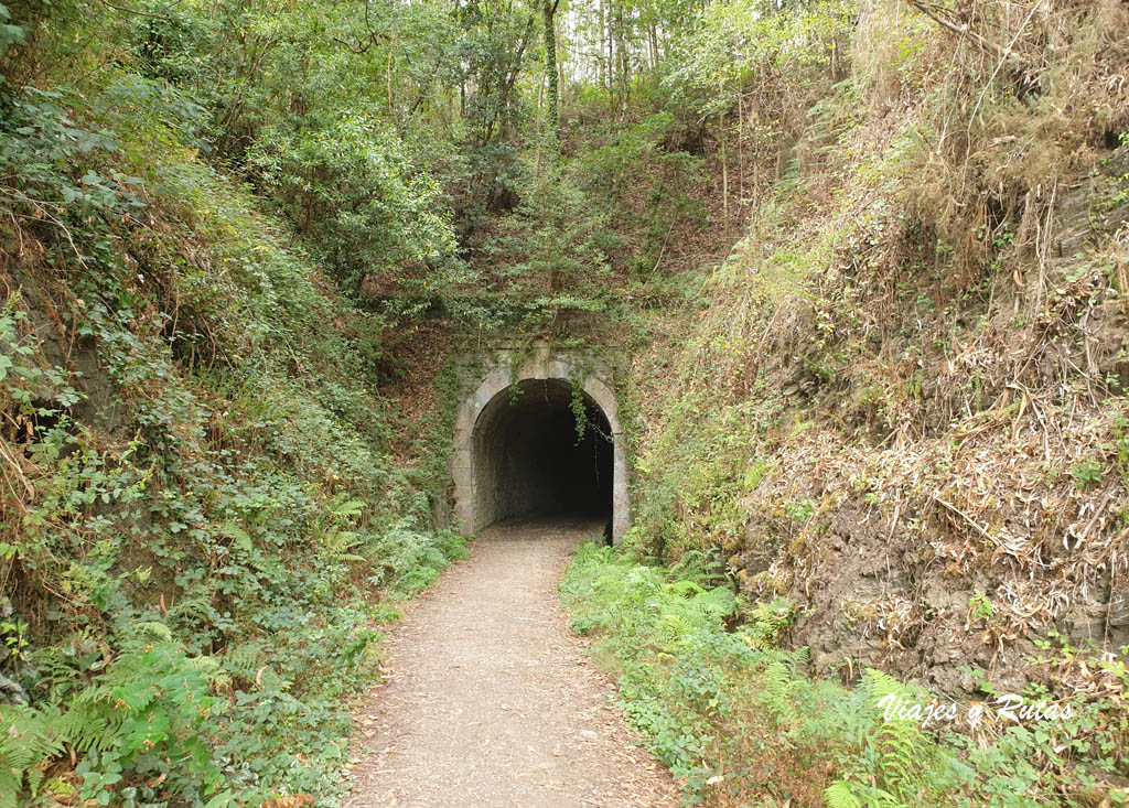 Entrada al túnel de San Tirso