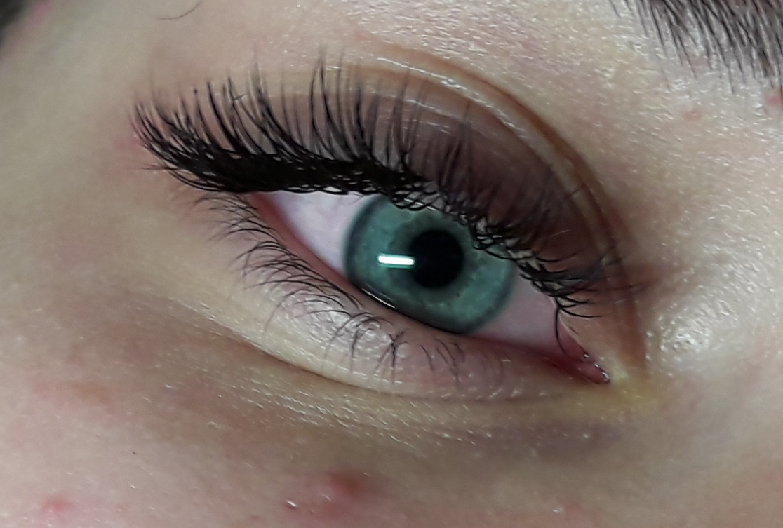 Lashmaker Do I need to paint the lower eyelashes tips