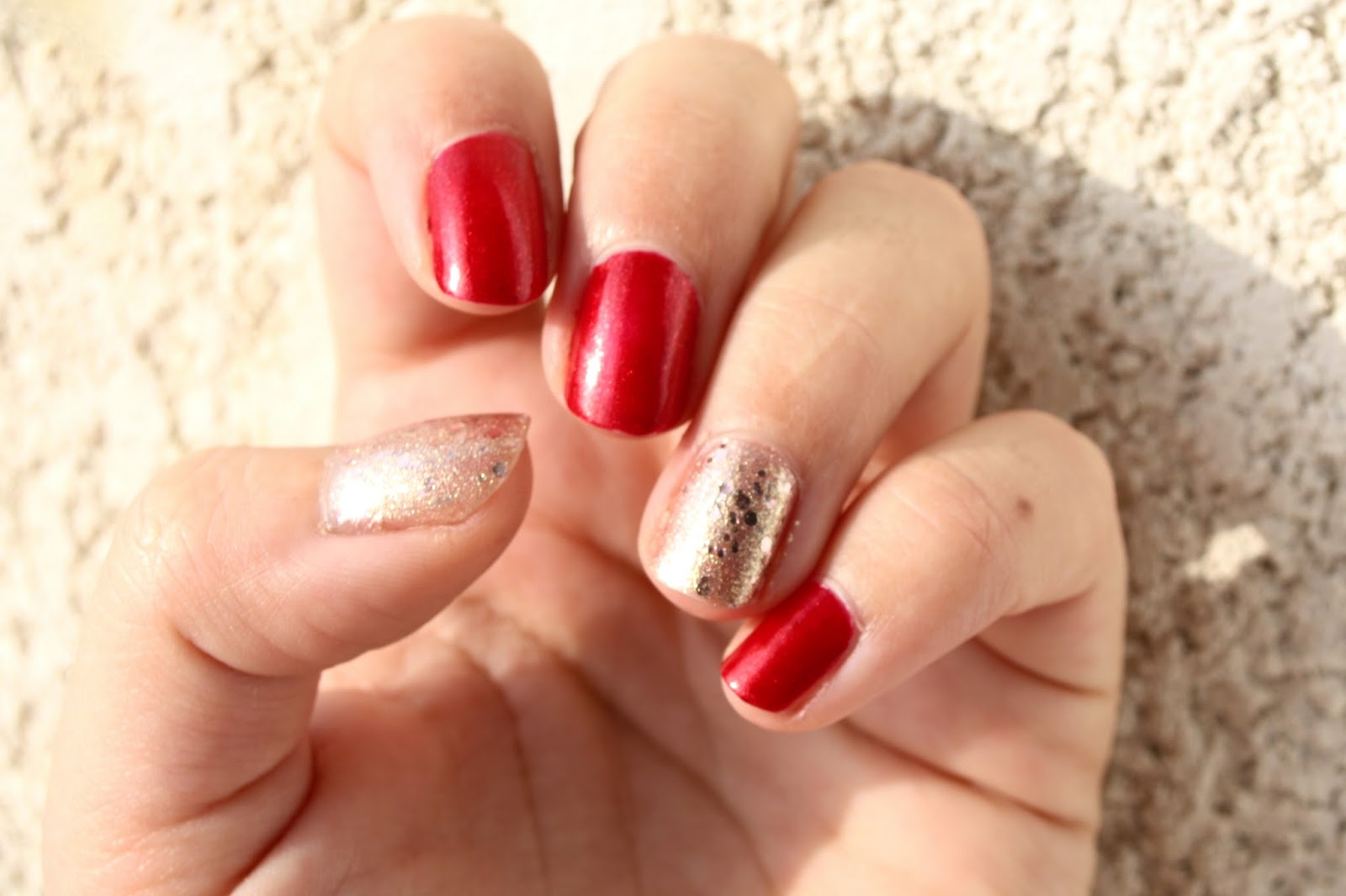 Make-up by Linoa: Manucure de Noël #2 : du rouge et du rose gold ultra