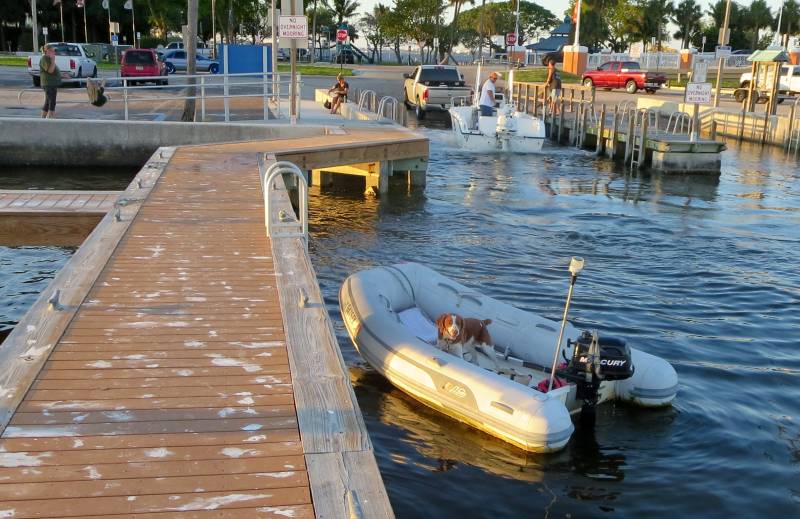 Cruising the ICW with Bob423 Lantana at anchor south of Lantana Bridge