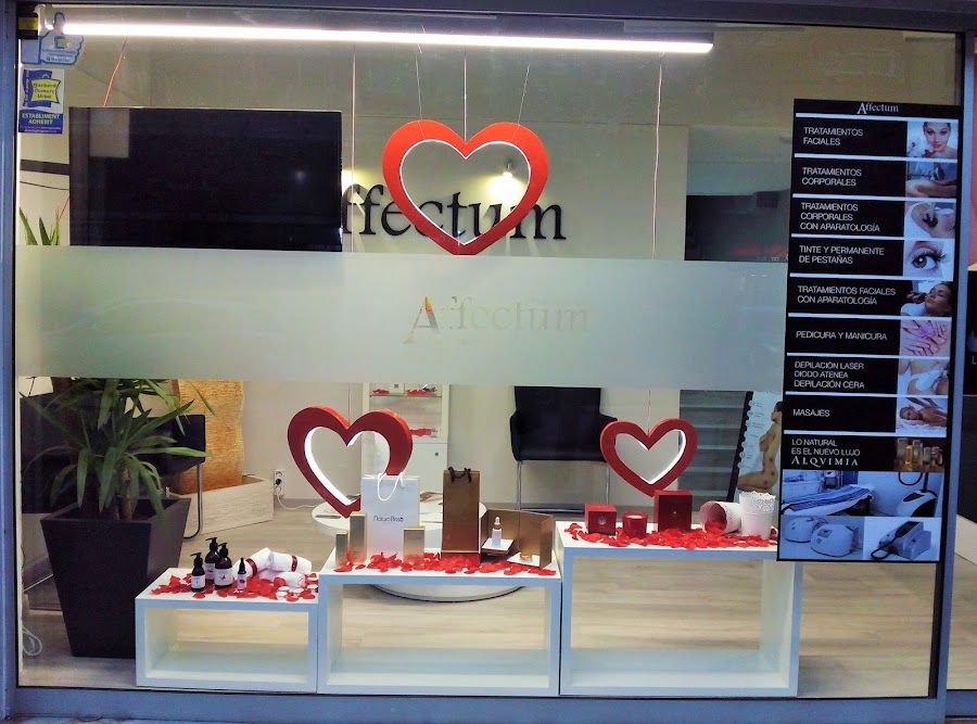 escaparate san valentin affectum corazones de luz