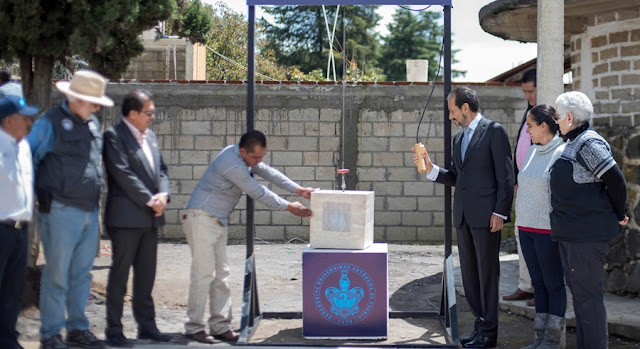 El Rector Alfonso Esparza coloca la primera piedra de un nuevo centro comunitario Kali