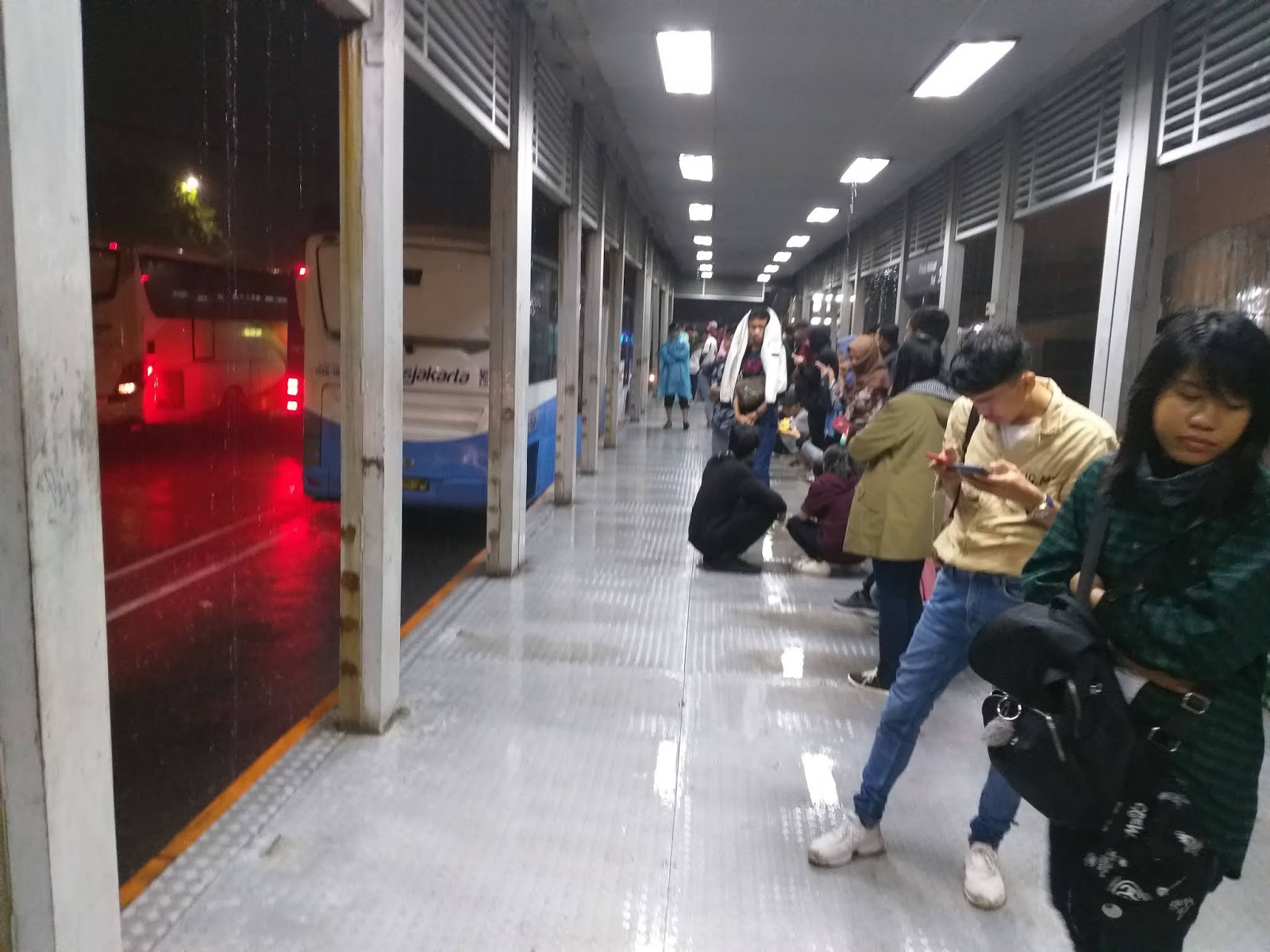 Kondisi Halte Busway Transjakarta Terminal Kalideres Kondisi Halte Busway Transjakarta Terminal Kalideres