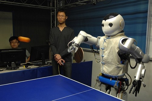 Mahasiswa Cina Buat Robot Pemain Tenis Meja