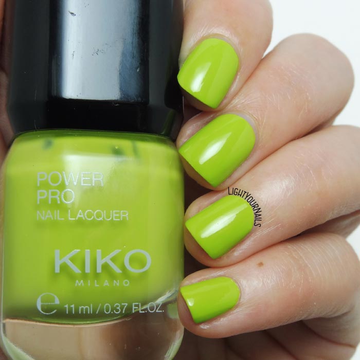 Smalto verde pistacchio Kiko Power Pro 114 Lime Juice pistachio green creme nail polish #kikonails #kikocosmetics #kikotrendsetter #lightyournails