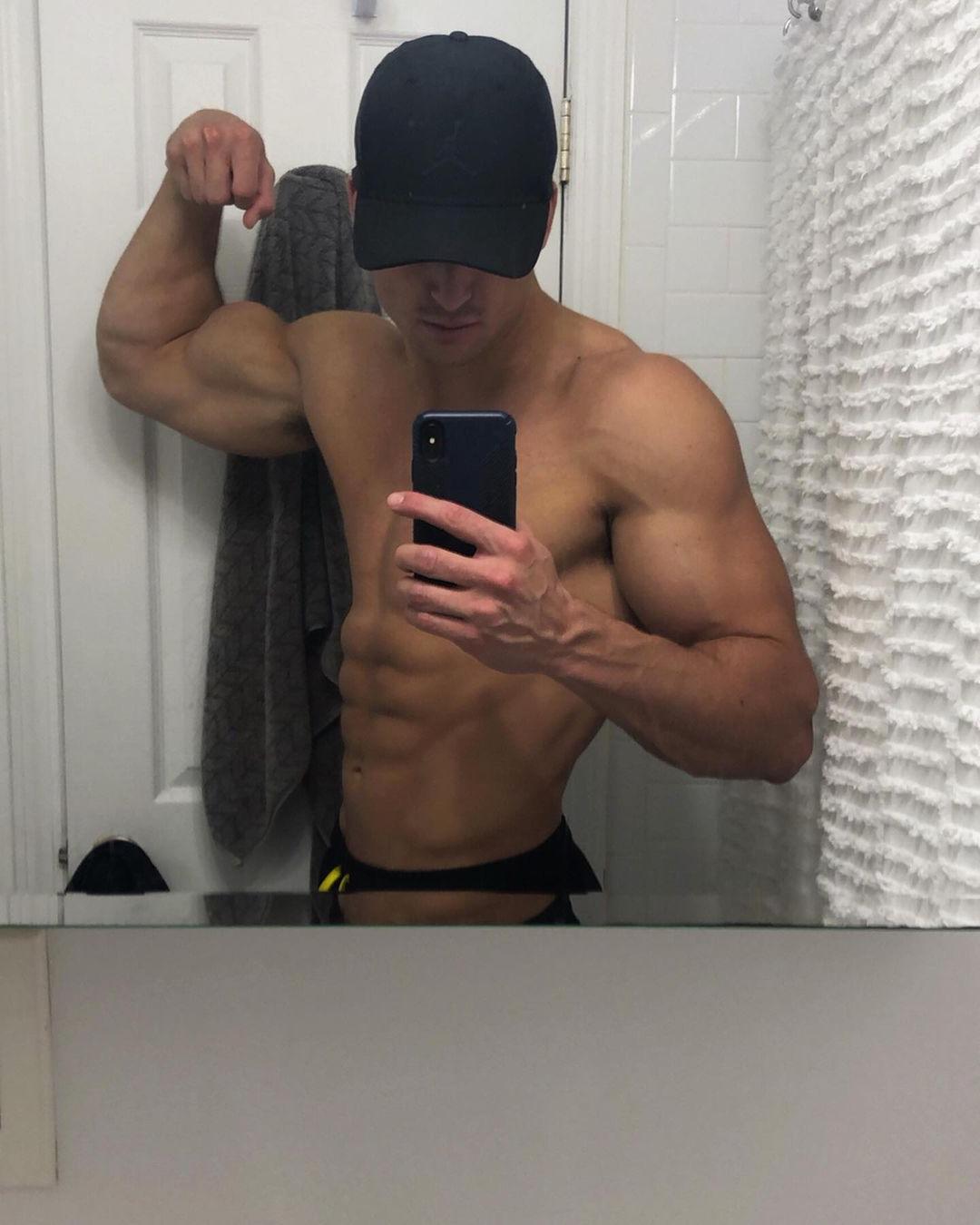 mysterious-sexy-shirtless-muscle-hunk-jeremy-hershberg-abs-selfie-flexing-biceps