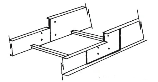 Step down splice plate for cable trays