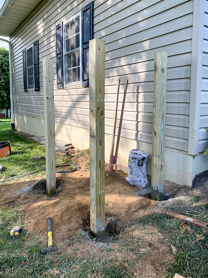 How to Build a Simple Modern Trash Can Screen | Little House of Four