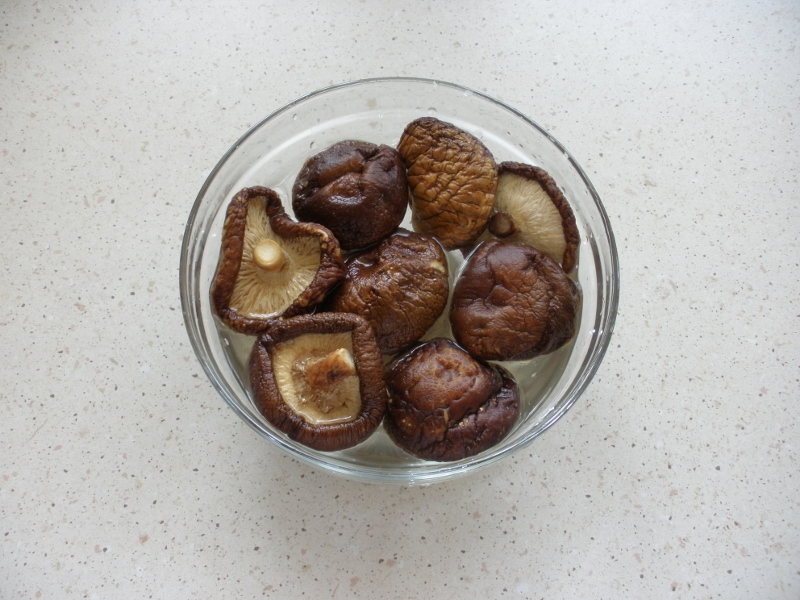 Sushi monogatari opowieść o sushi Kombu i shiitake wywar