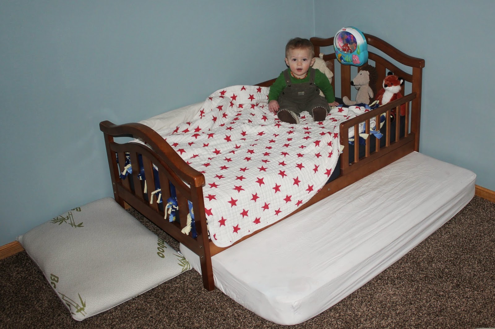 Why I'm switching my 10 month old into a toddler bed. Seschloneger