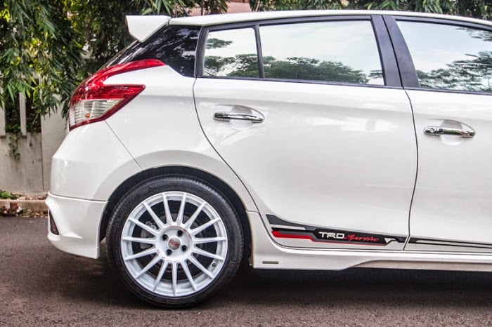 Contoh Modif Simpel Mobil Toyota Yaris Velg Racing Terbaru