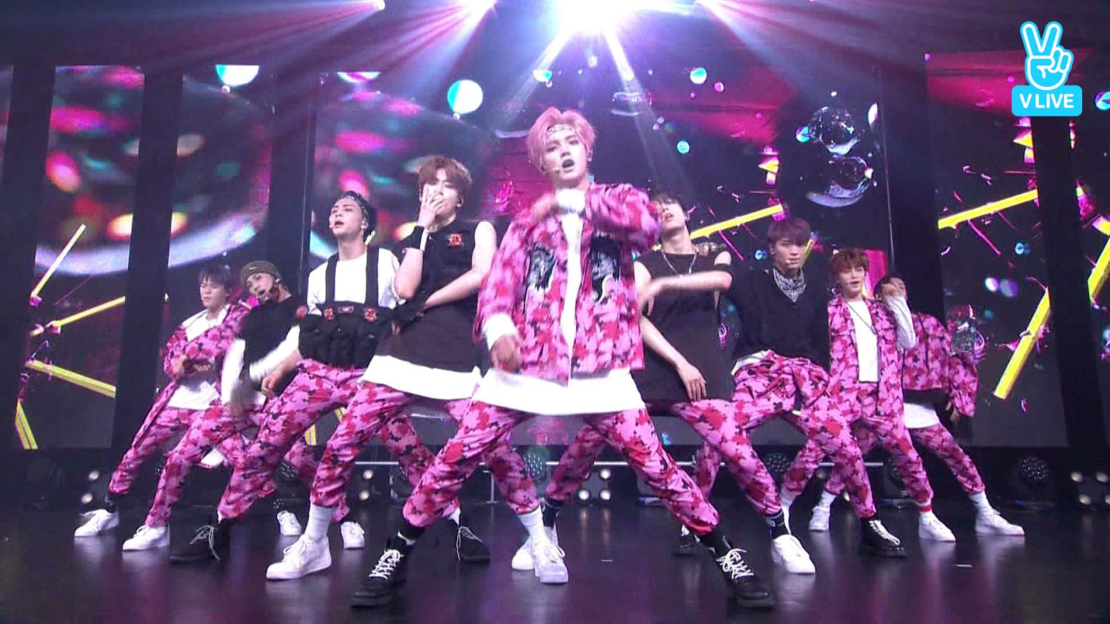 NCT127 lança MV de ''Cherry Bomb'' + primeira performance!