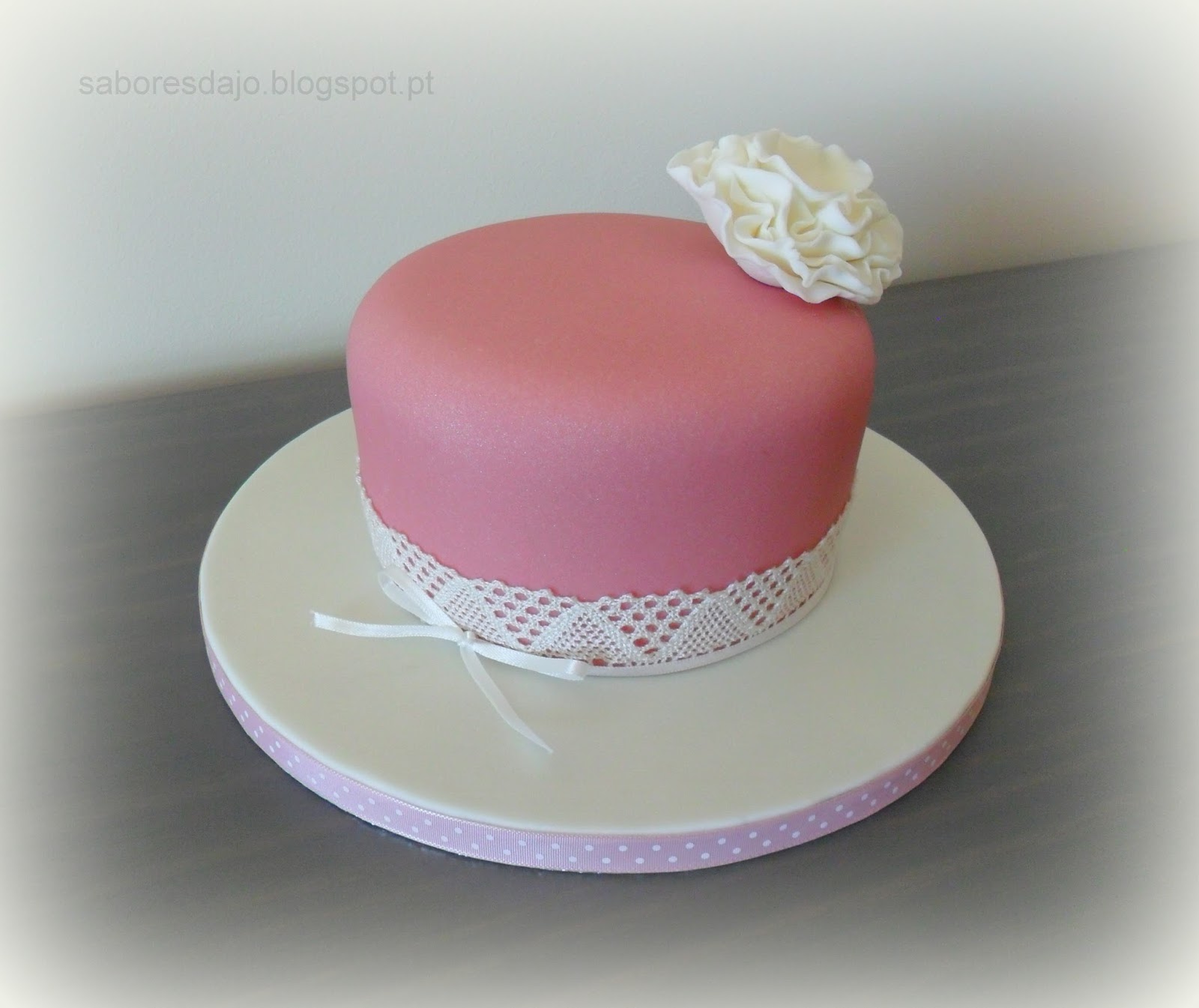 Sabores da Jo: Um bolo de aniversário delicado e feminino