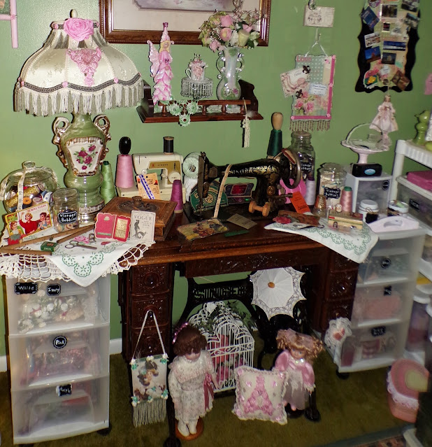 DEBBIEDABBLE BLOG Vintage Sewing Display in my Craft Room