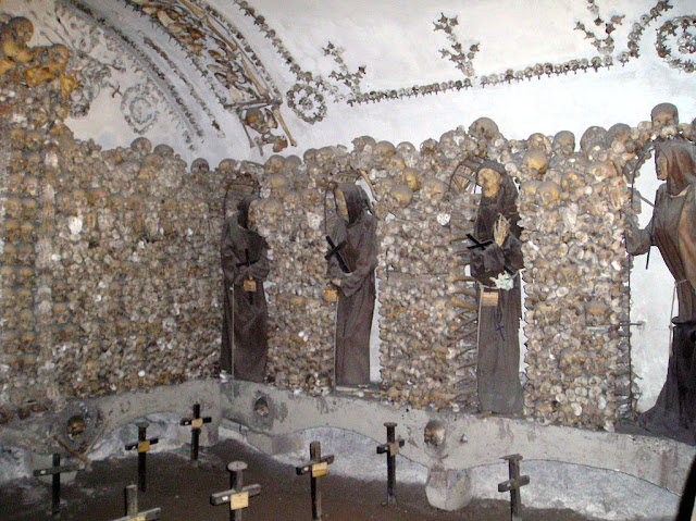 La Crypte de l'Eglise des Capucins à Rome Cry