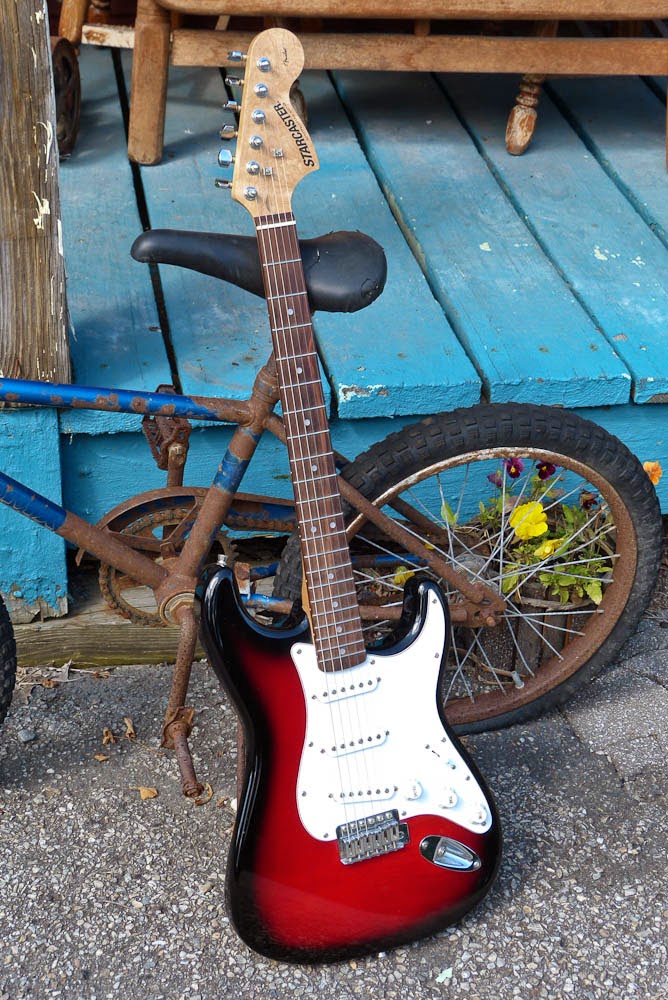 c.2010 Fender/Squier Starcaster Strat Electric Guitar