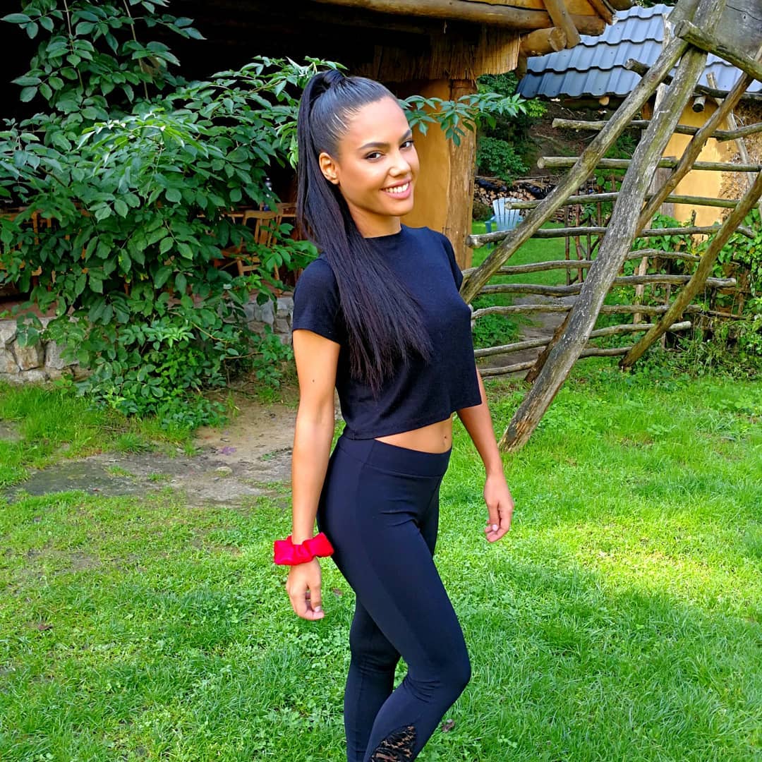 Apolonia Lapiedra Instagram Clicks