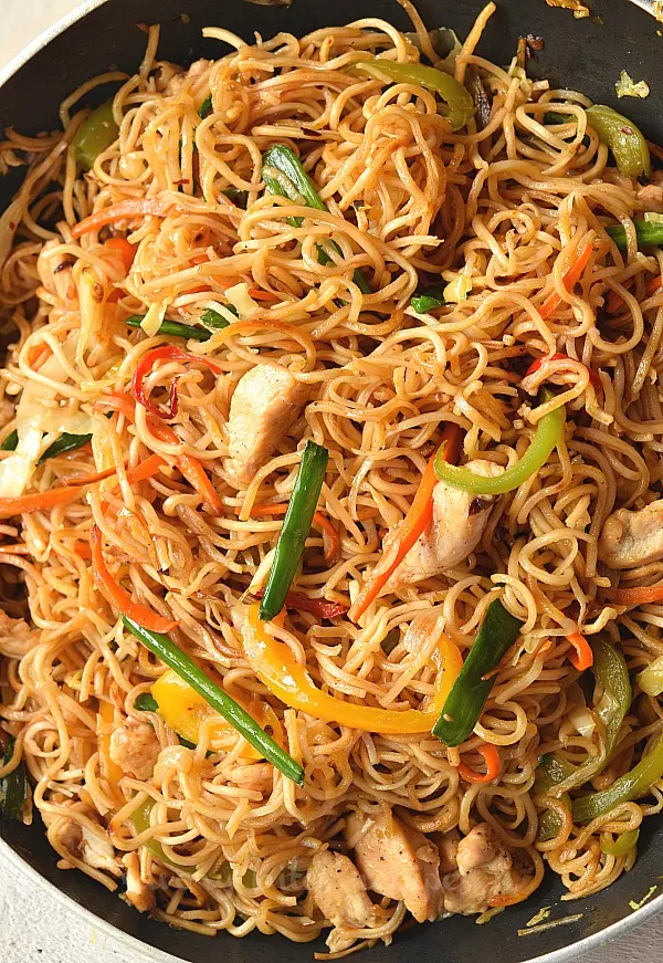 delicious easy chicken chow mein recipe with chicken and vegetables