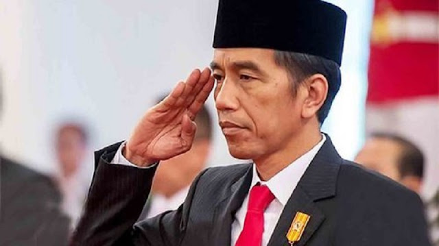 Jokowi Hormat